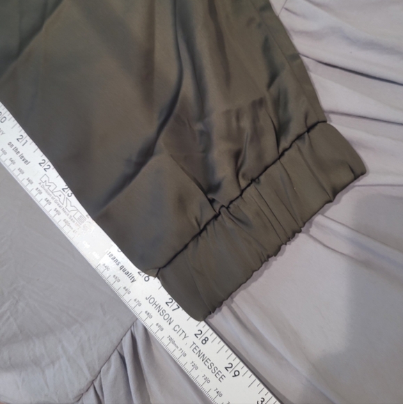 Banana Republic Women Sz M Olive Green Satin Jogger Pants w/pockets comfort - Picture 11 of 11